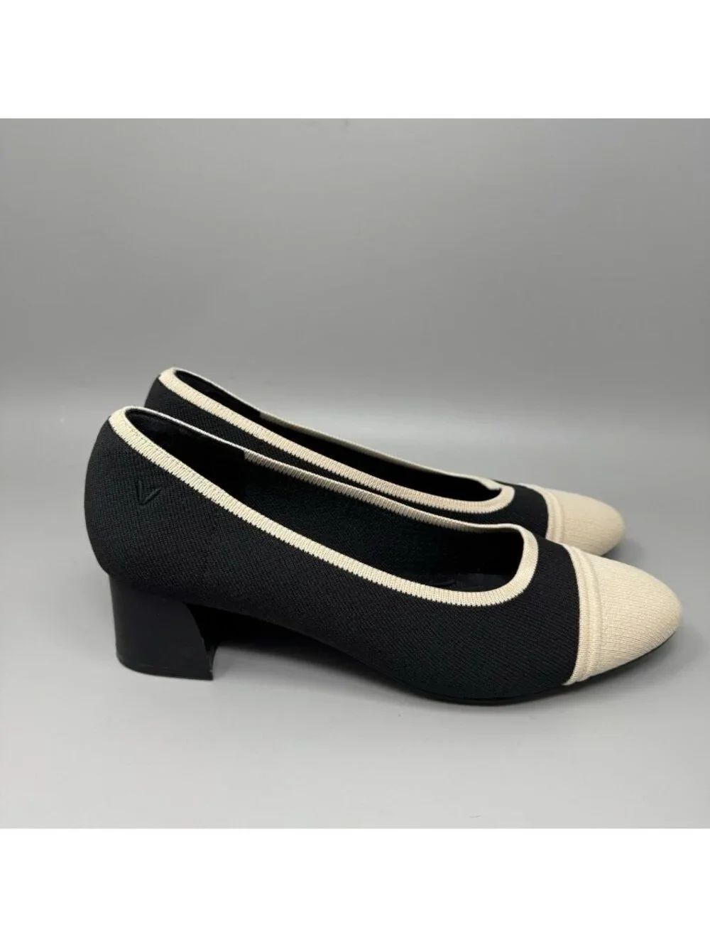 VIVAIA Julie 2.0 Almond Toe Chunky Heel Beige Black Knit Comfort Size 9.5